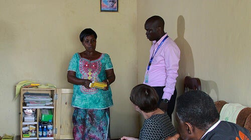 Marie Josee Mukankuranga explains how she counsels women on family planning during a visit by development experts. © UNFPA/Rick Francis